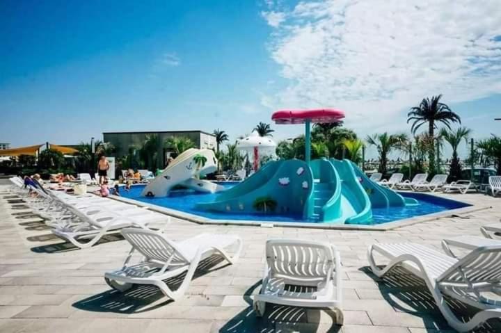 Alezzi Resort Luxury Apartament Prima Linie La Mare Нэводари Экстерьер фото